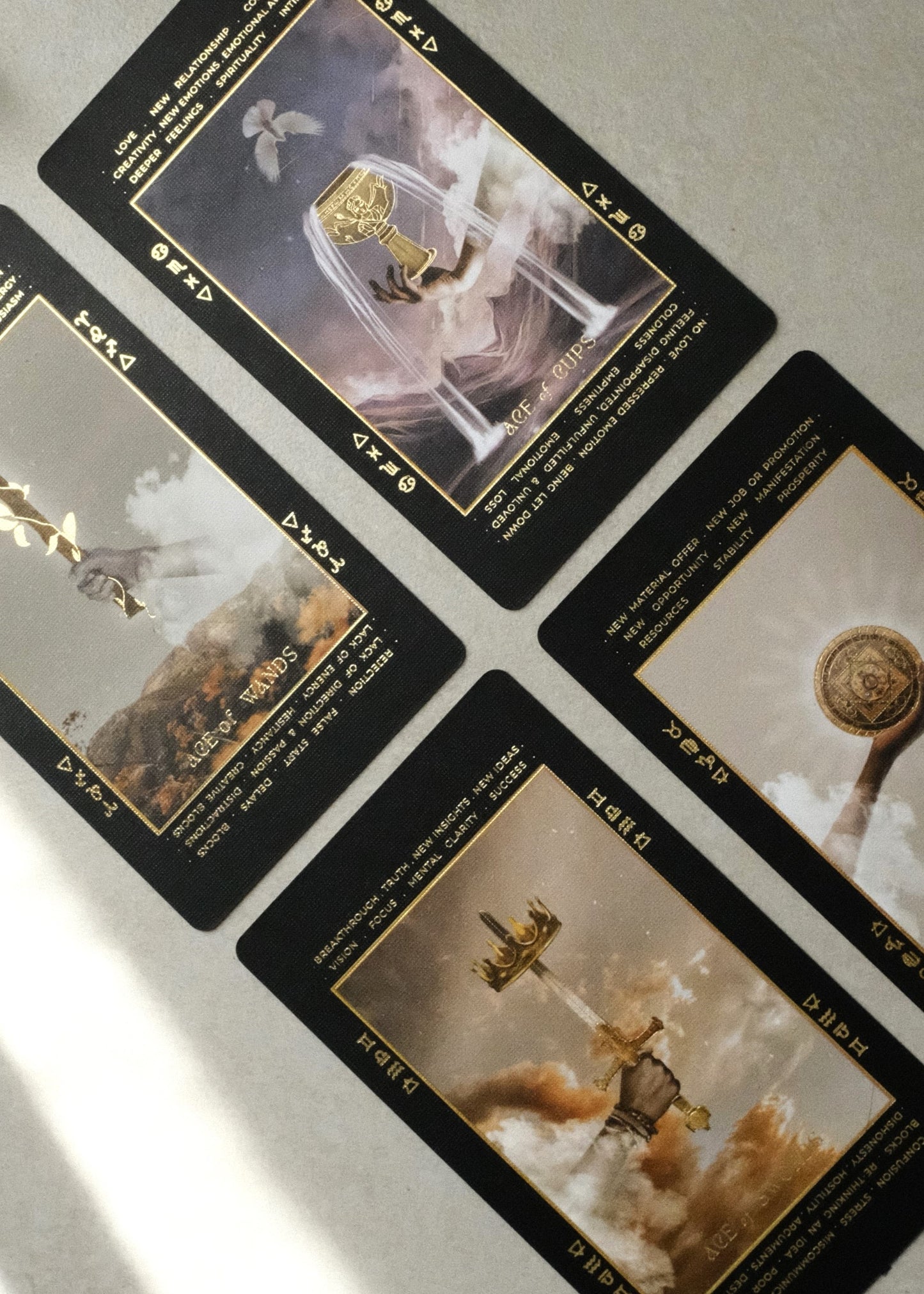 Lucid Dreams Beginners Tarot Deck With Keywords (Black, Edition IV) by St. Soleil - Shelfscape